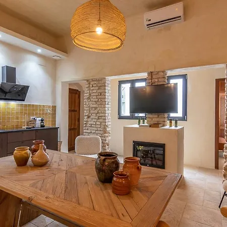 Zari Apartman *