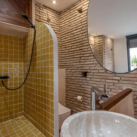 Zari Apartman *